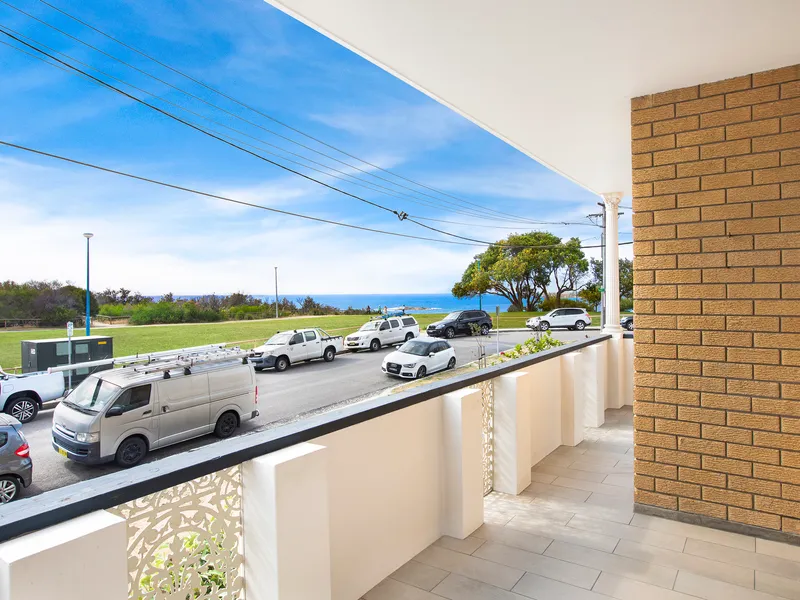 Coastal apartment with ocean & headland views