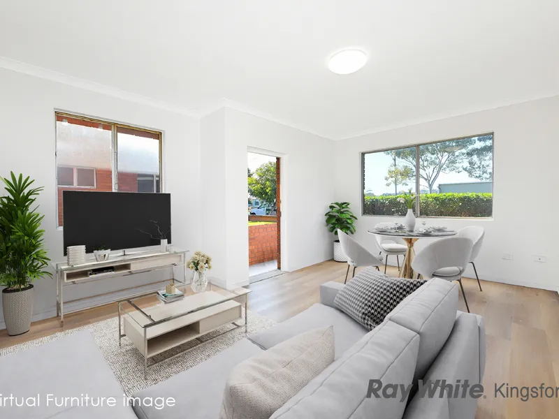Fully Renovated 2 Bedroom Apartment With Lock up Garage