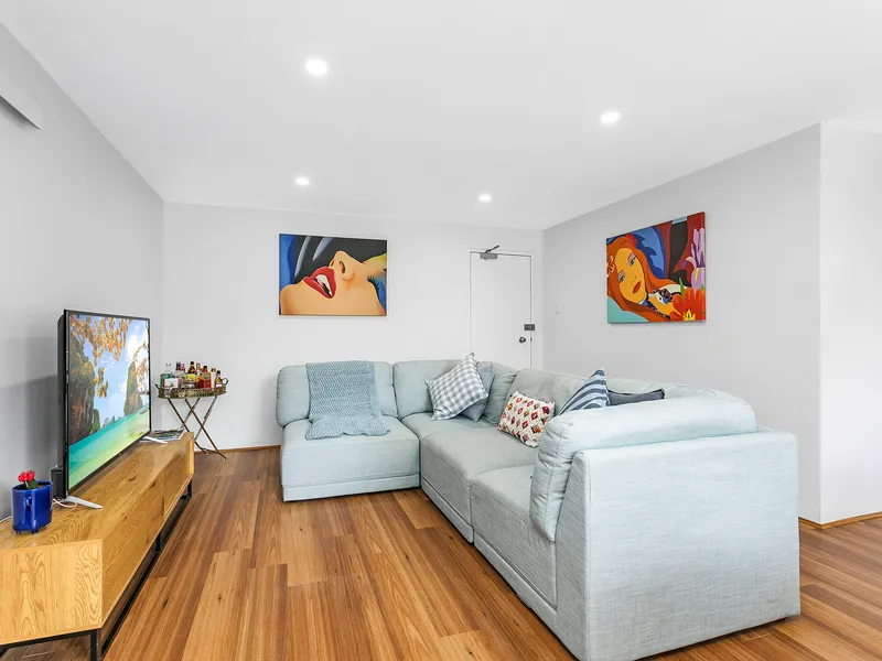 RENOVATED FIRST FLOOR APARTMENT, REAR OF COMPLEX POSITION