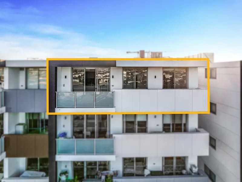 Top Floor Apartment. Spacious apartment with amazing views!