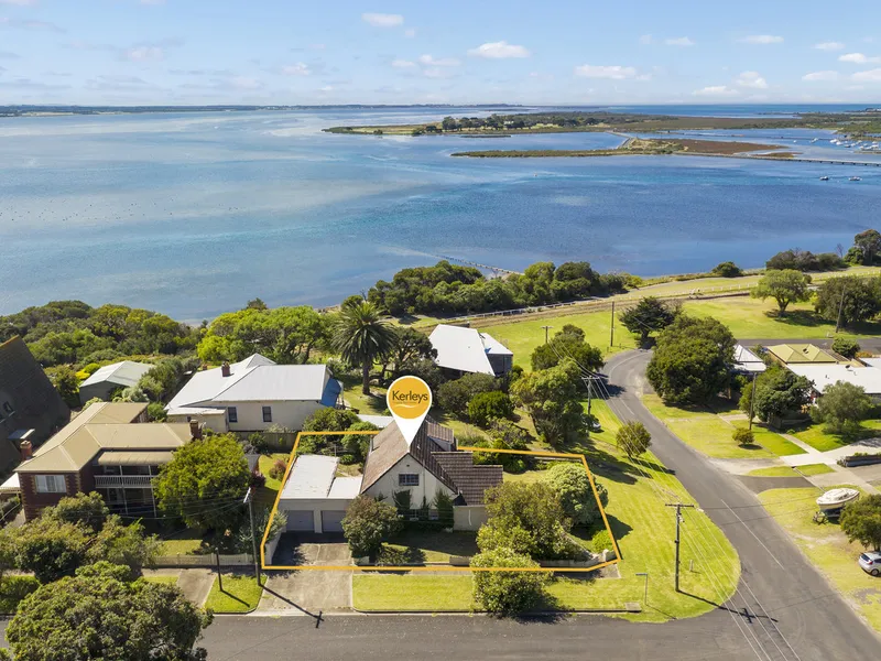 Timeless Home with Bay and Harbour Views