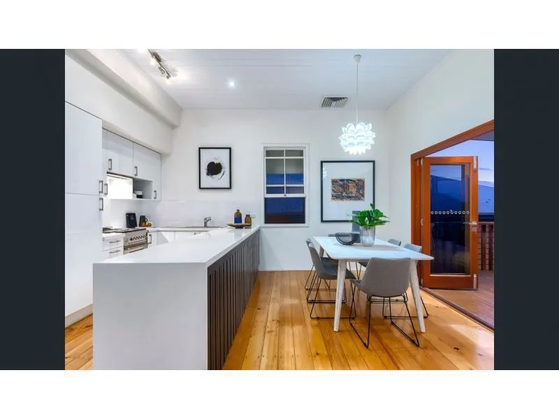 Impressive Inner-City Living - 4 beds in Red Hill
