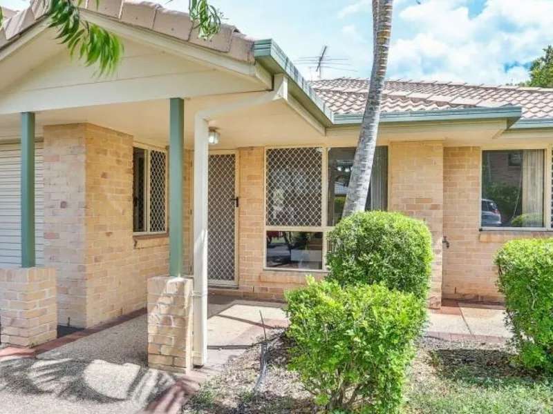 MODERN SPACIOUS HOME QUIET CLOSE TO BUS & SHOPPING