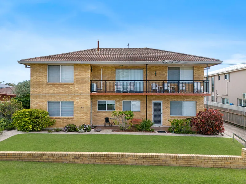 Located in a peaceful neighborhood with water views, this property offers a serene and relaxed atmosphere.