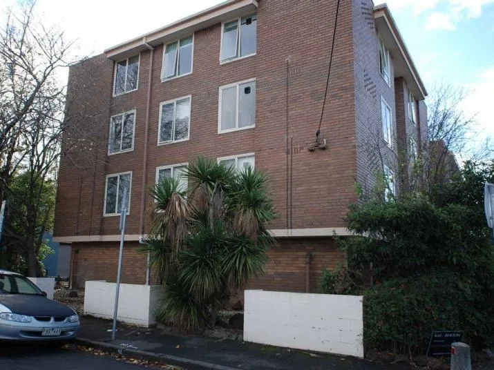 This wonderfully located 2 bedroom apartment will tick all the boxes!