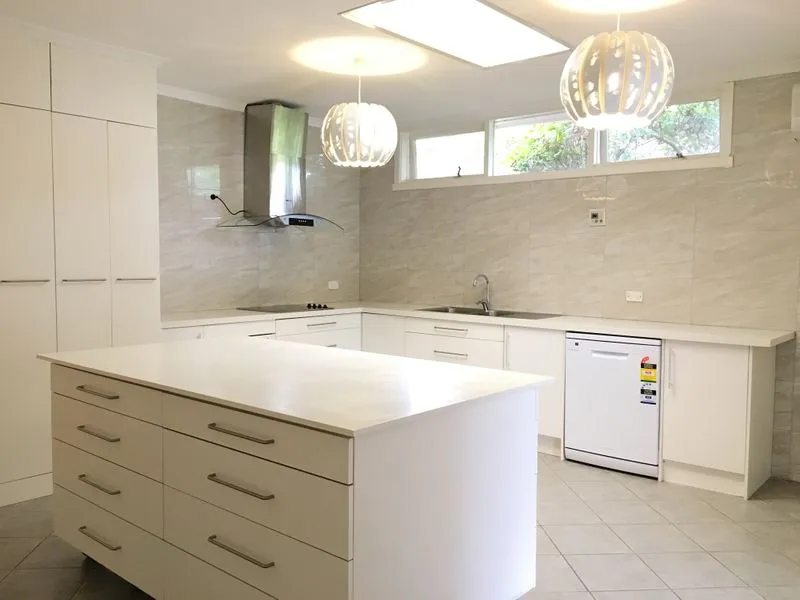 Convenience And Comfort In Excellent Location