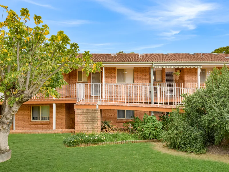 Two bedroom unit with balcony for over 55's!