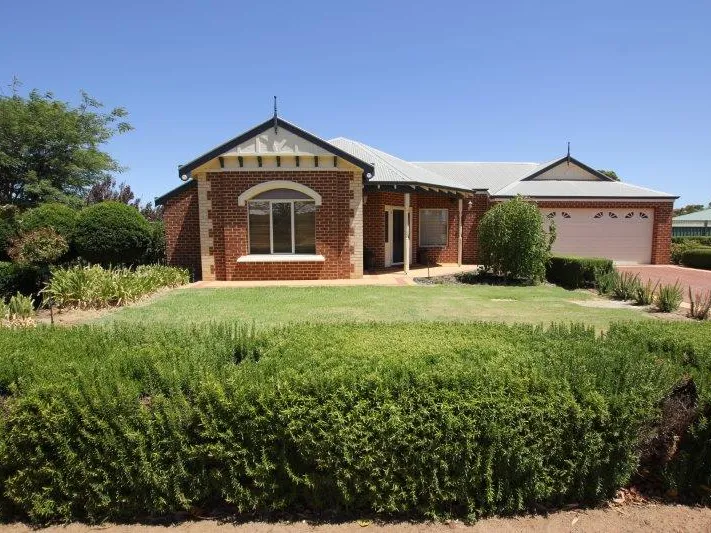 DRESS CIRCLE LOCATION