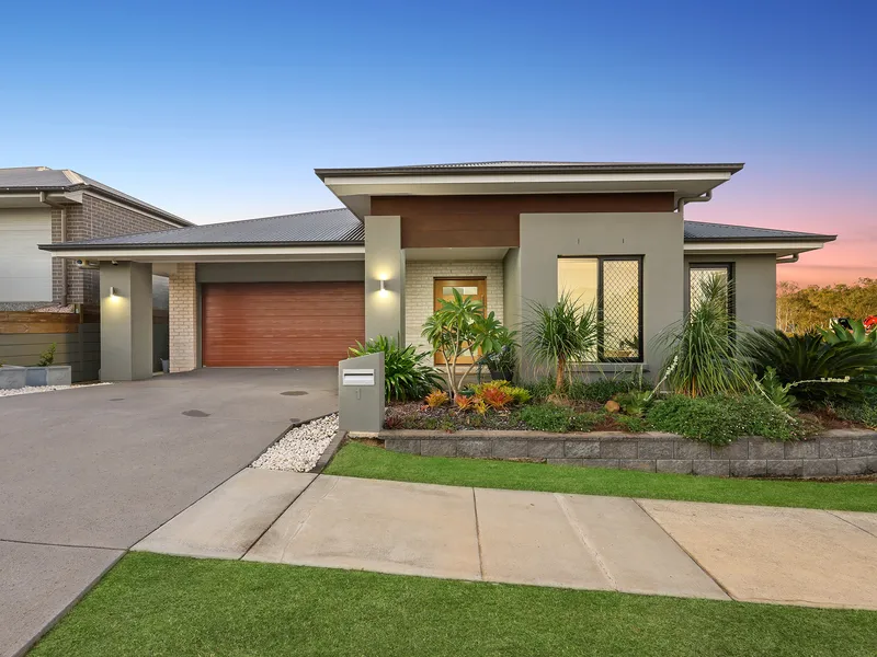 Beautiful Burbank Home With 4 Separate Living Areas and Spa!