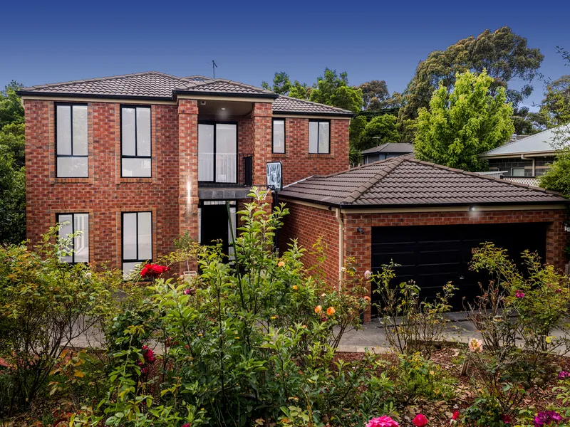 Luxurious Light-filled Sanctuary Backing On To Parklands