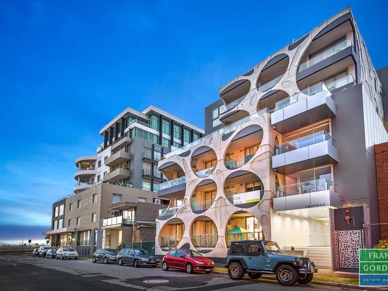 2 Bedroom Apartment Near the Water