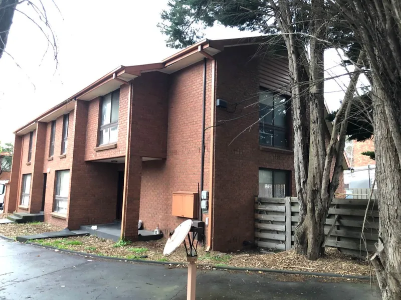 walk to box hill centre a few minutes include all furnitures