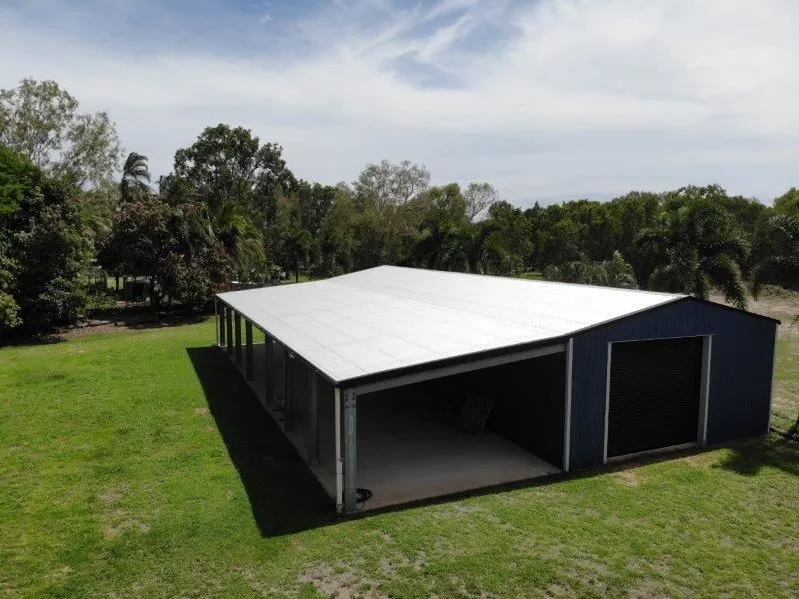 Huge Shed on 2718m2 - Lots of options here