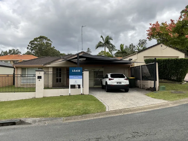 Merrimac Rental - Central 4 brm family home