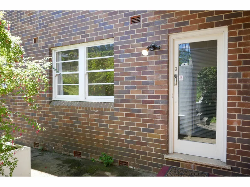 Beautiful Unit in Quiet Location