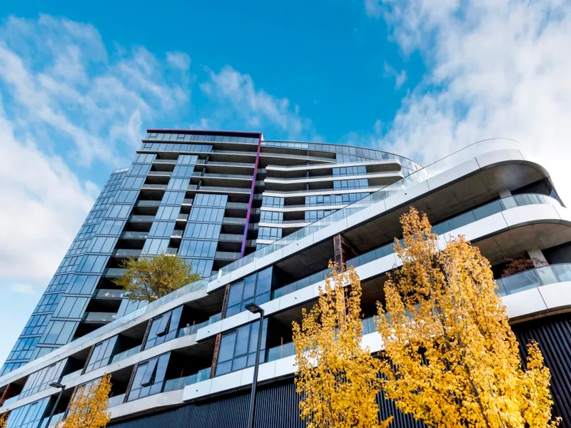 ApARTment development - 1 bedroom spacious apartment 2nd floor position with views towards lake Burley Griffin