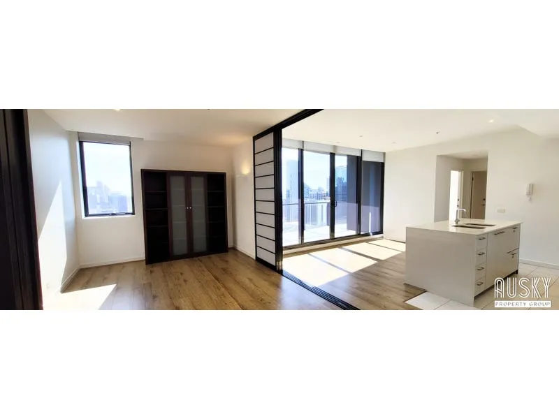 3 Bedrooms Apartment With Spacious Living and Sparkling Views FOR LEASE!!