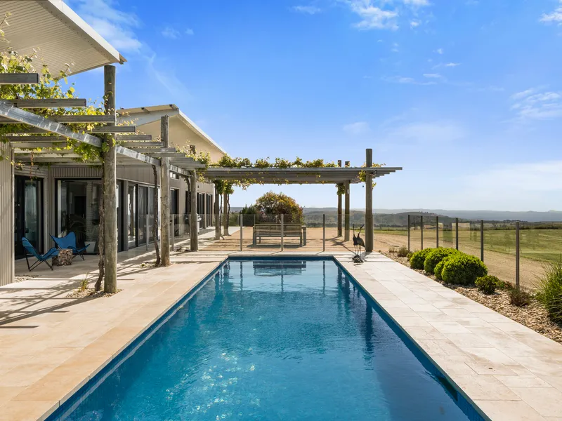 PEACEFUL 120 ACRE RETREAT WITH PANORAMIC VIEWS