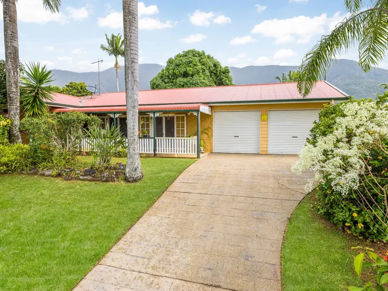 Bedroom Home, Located in sought after location in Redlynch