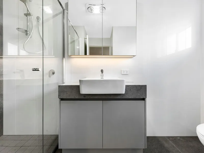 NEWLY RENOVATED LARGE FAMILY HOME
