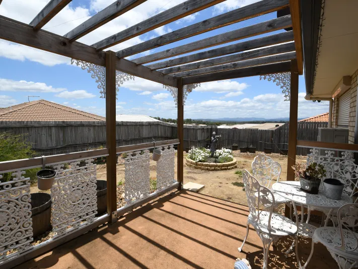 Investor Wanted for Beautifully presented 4 Bedroom Duplex with Views