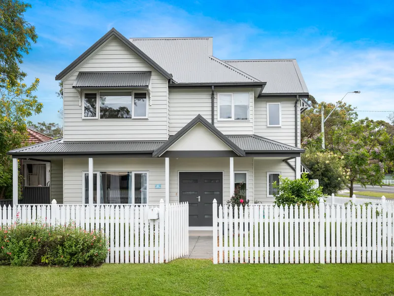 Stunning Hamptons Home – Level Walk to Beach