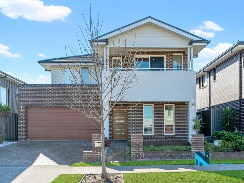 4/5 Bed , 3 Full Bath, Space for a pool, 500m to Coles Village and Parks & St Luke's School !!!