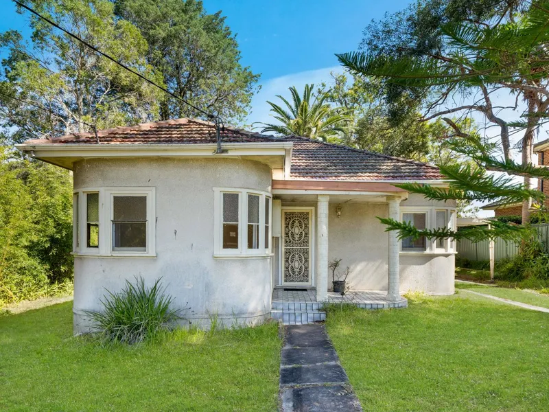 Neat 3 Bedroom Home close to East Hills Station