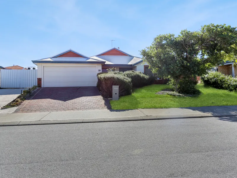 BEAUTIFUL FAMILY HOME WITH A POOL! CONTACT JUDY 9534 0027