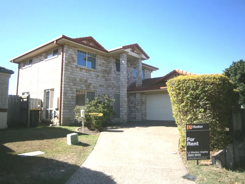 TWO STOREY FAMILY HOME WITH DUCTED AIR CONDITIONING - AVAILABLE FEB 2023!