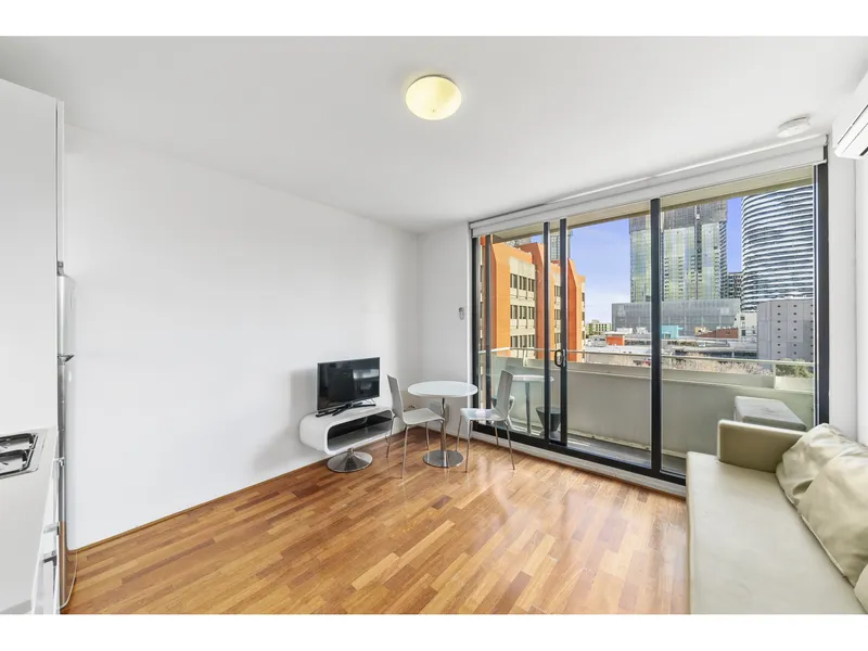 *FURNISHED* STUDENT accommodation. 5 minute walk to the University of Melbourne, RMIT, State Library, and Melbourne Central