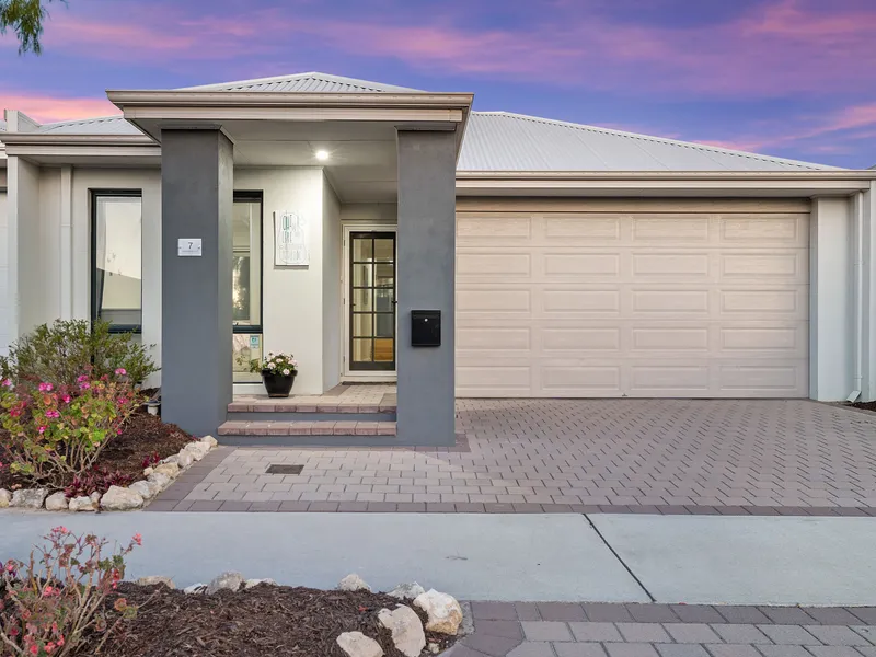 Modern Living Close to the Beach!