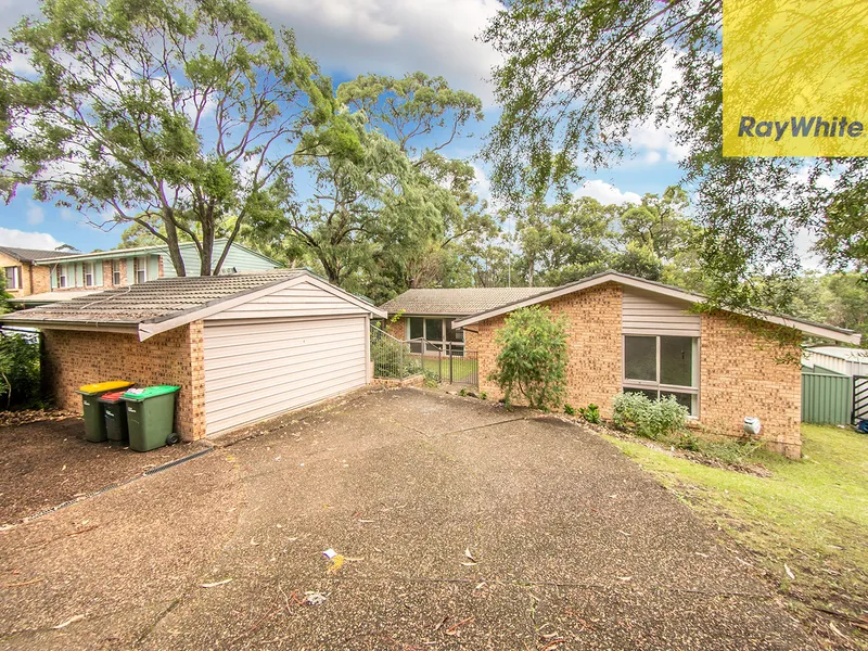 SIMPLY STUNNING FIVE BEDROOM HOME + SUNROOM