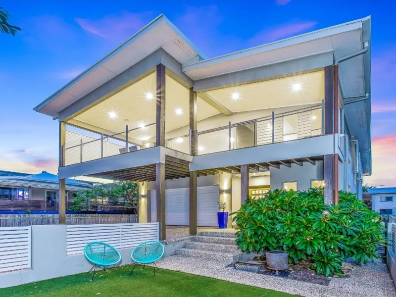 EXCEPTIONAL WATERFRONT LIVING