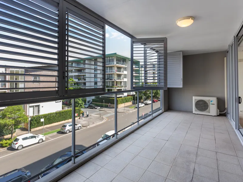 Spacious Two Bedroom Apartment in Prime Location