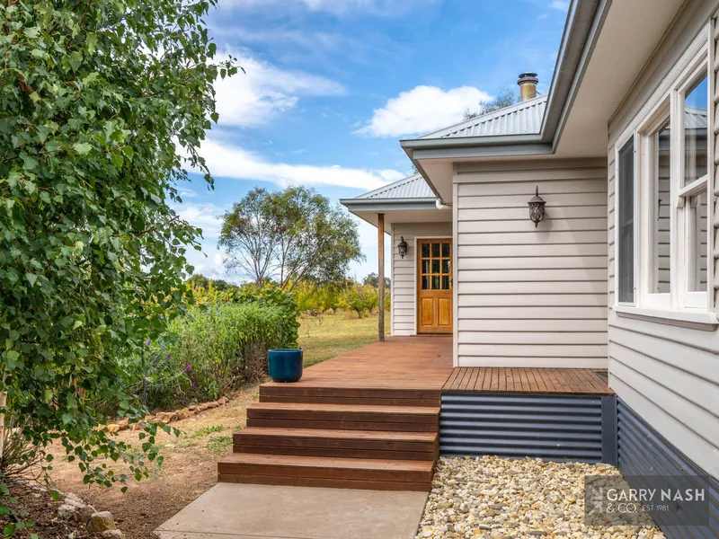 COUNTRY FAMILY HOME WITH FABULOUS VIEWS