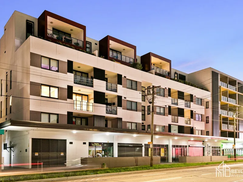 MODERN AND CONVENIENT LIVING TOP FLOOR 2 BEDROOM APARTMENT WITH CITY VIEWS