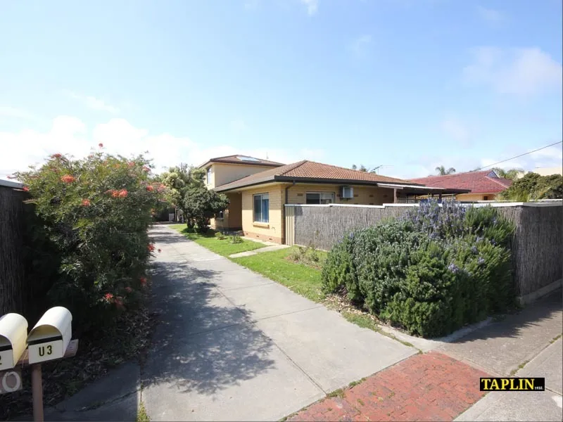 BRIGHT 2 BEDROOM UNIT NEAR BEACH