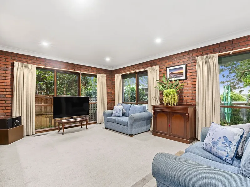 Pretty parkside oasis