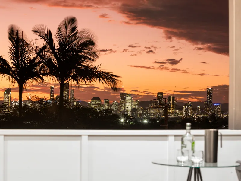 Sophisticated style for the modern family – with city views