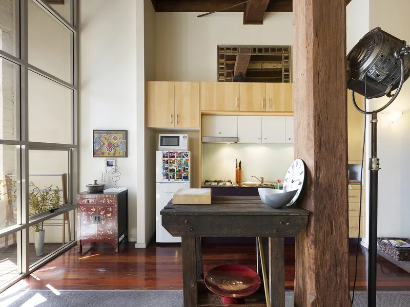 Unfurnished apartment, no pets