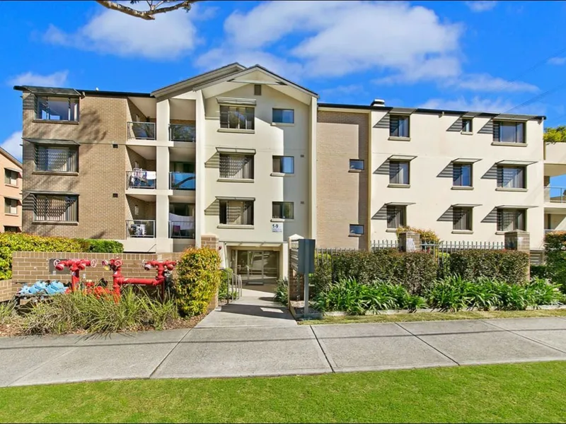 Large 2 bedroom with 2 Bathrooms on the Top level for quick sale of the Tag: $720K