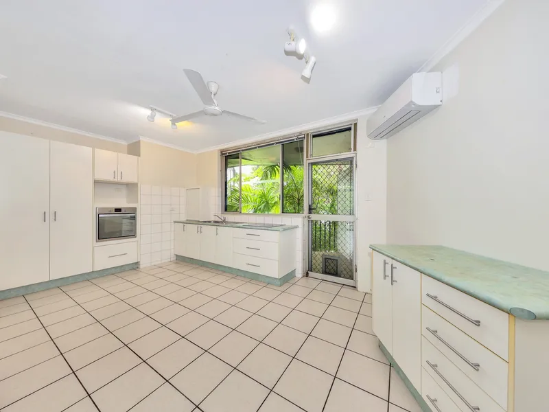 Surprisingly spacious 2 bedroom unit with an Old Darwin Vibe!