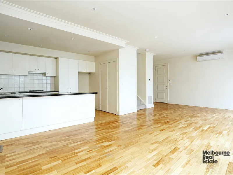 Perfectly positioned Townhouse