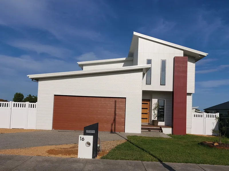 Immaculately Presented 4 Bedroom Near New Home in Inverloch
