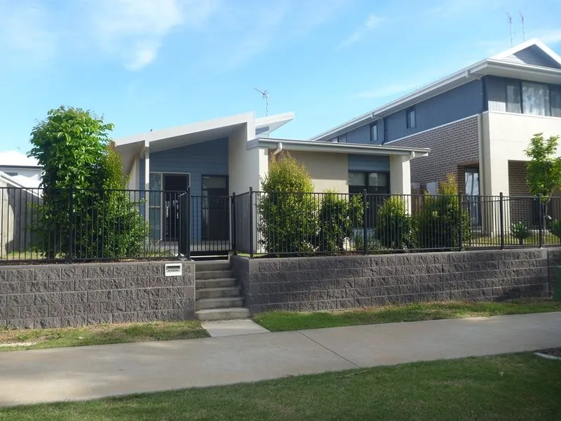 3 BEDROOM, 2 BATHROOM MODERN HOME