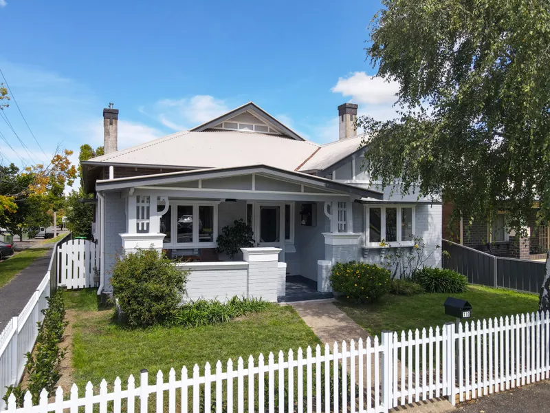 DELIGHTFUL DOUBLE BRICK IN A VERY CENTRAL POSITION