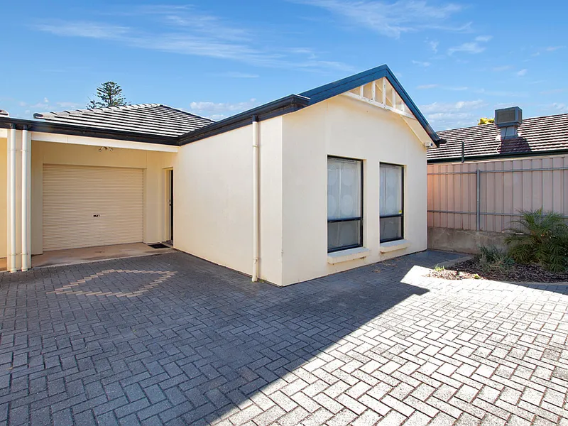 Modern Courtyard Home in Private Location (Pets Negotiable)