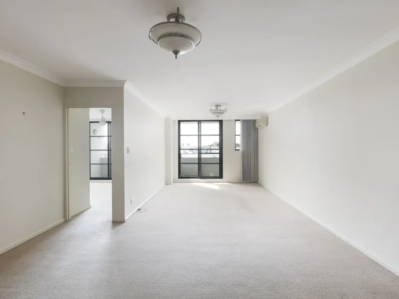 Unfurnished apartment with city views