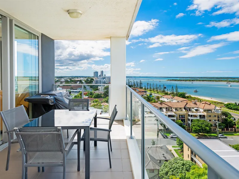 Spectacular Broadwater Views